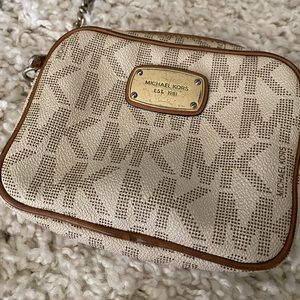 Michael Kors jet set crossbody bag
